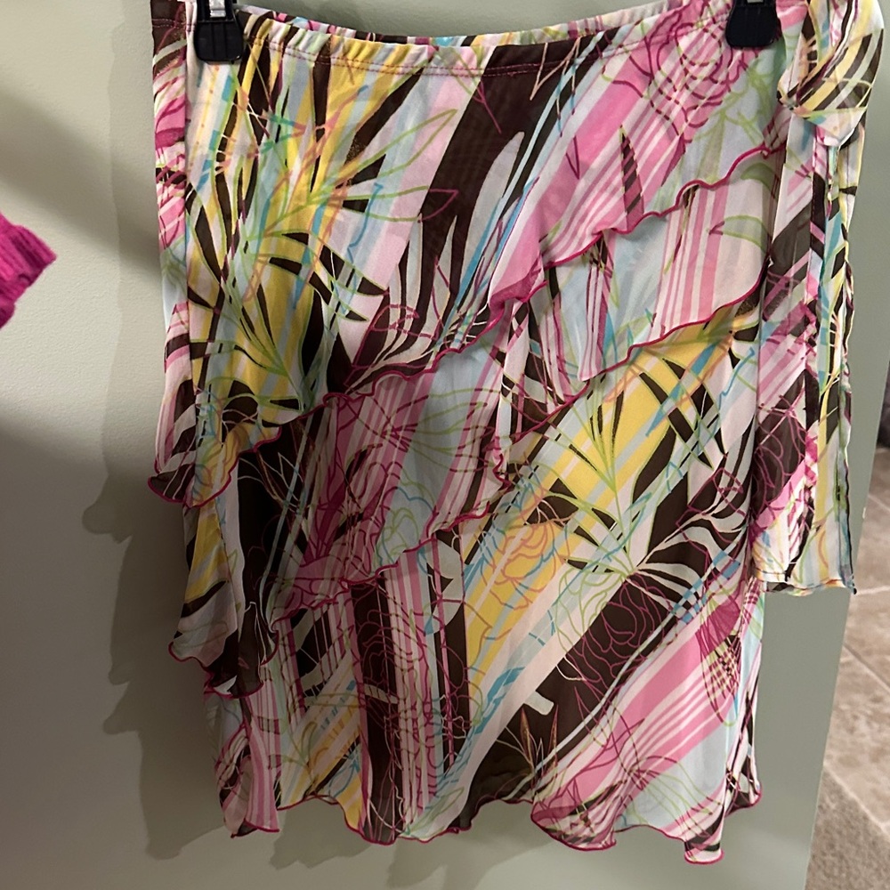 Pink Ruffled Top and Patterned Skirt Set - Picture 4 of 4